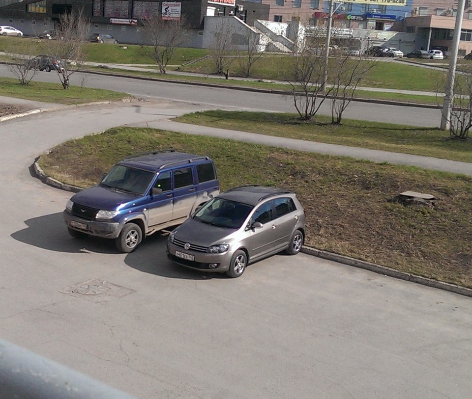 Колхозный хром, на решетке радиатора) — Volkswagen Golf Plus, 2 л, 2013 ...