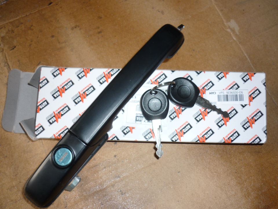 Ручка передняя левая passat b3. Ручка водительской двери пассат б3. Левая ручка двери пассат б3. Ручка двери водительская митсубиси. Ручка двери наружняя пассат б4.