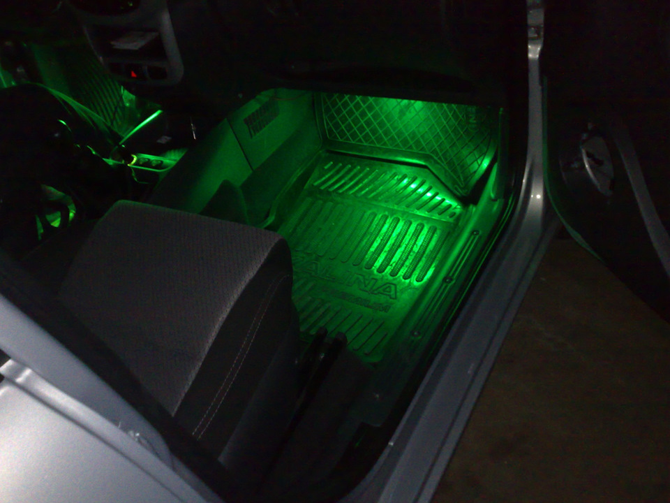 Подсветка в ноги салона — Lada Калина Спорт (1G), 1,6 л, 2011 года ...