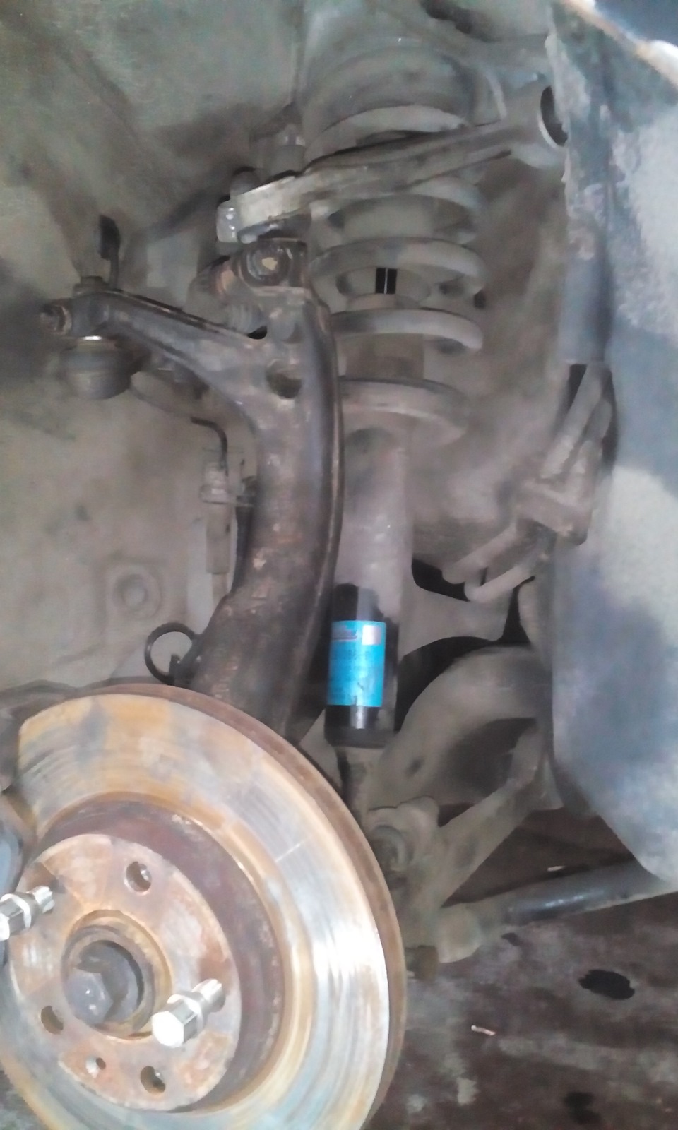 Ремонт. Замена подшипников передней ступицы и датчиков АБС. — DRIVE2