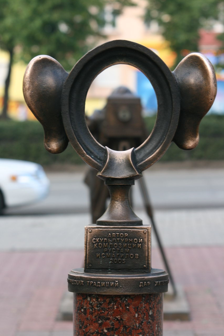 Памятник пермяк соленые уши пермь фото