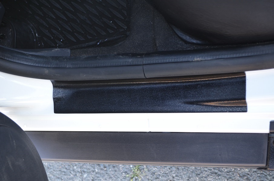 Накладка проема двери. Пластиковые накладки на пороги лада веста. Накладки на пороги в проем двери дастер пт групп. Накладки на пороги лада веста седан. Пороги для opel astra j.