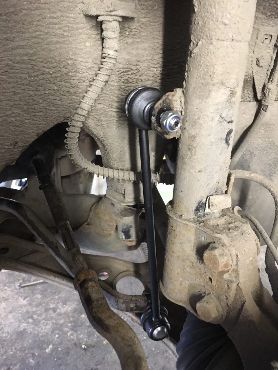 Chery Tiggo . Замена стоек стабилизатора, замена внутреннего пыльника ...