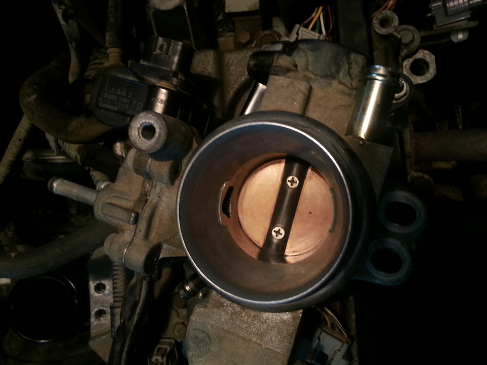 Чистка кислородного датчика, дросселя и датчика EGR — Toyota Vitz (10 ...