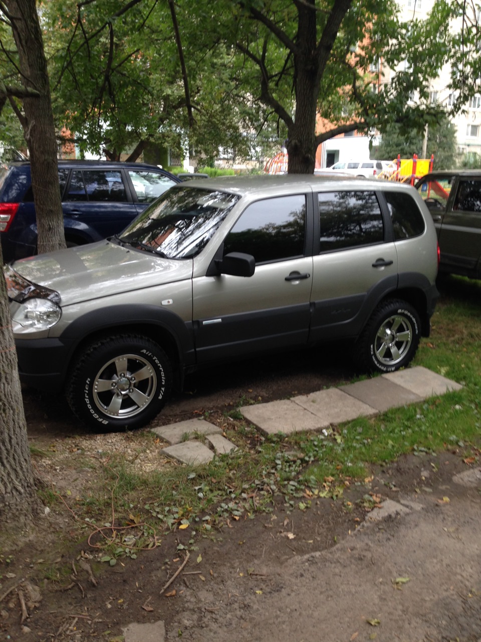 Наклейки на рамки дверей — Chevrolet Niva, 1,7 л, 2012 года | стайлинг |  DRIVE2