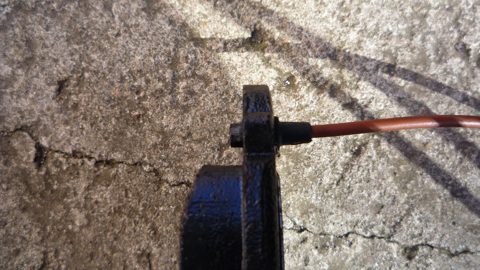 Обслуживание передних суппортов, установка датчика износа колодок ...