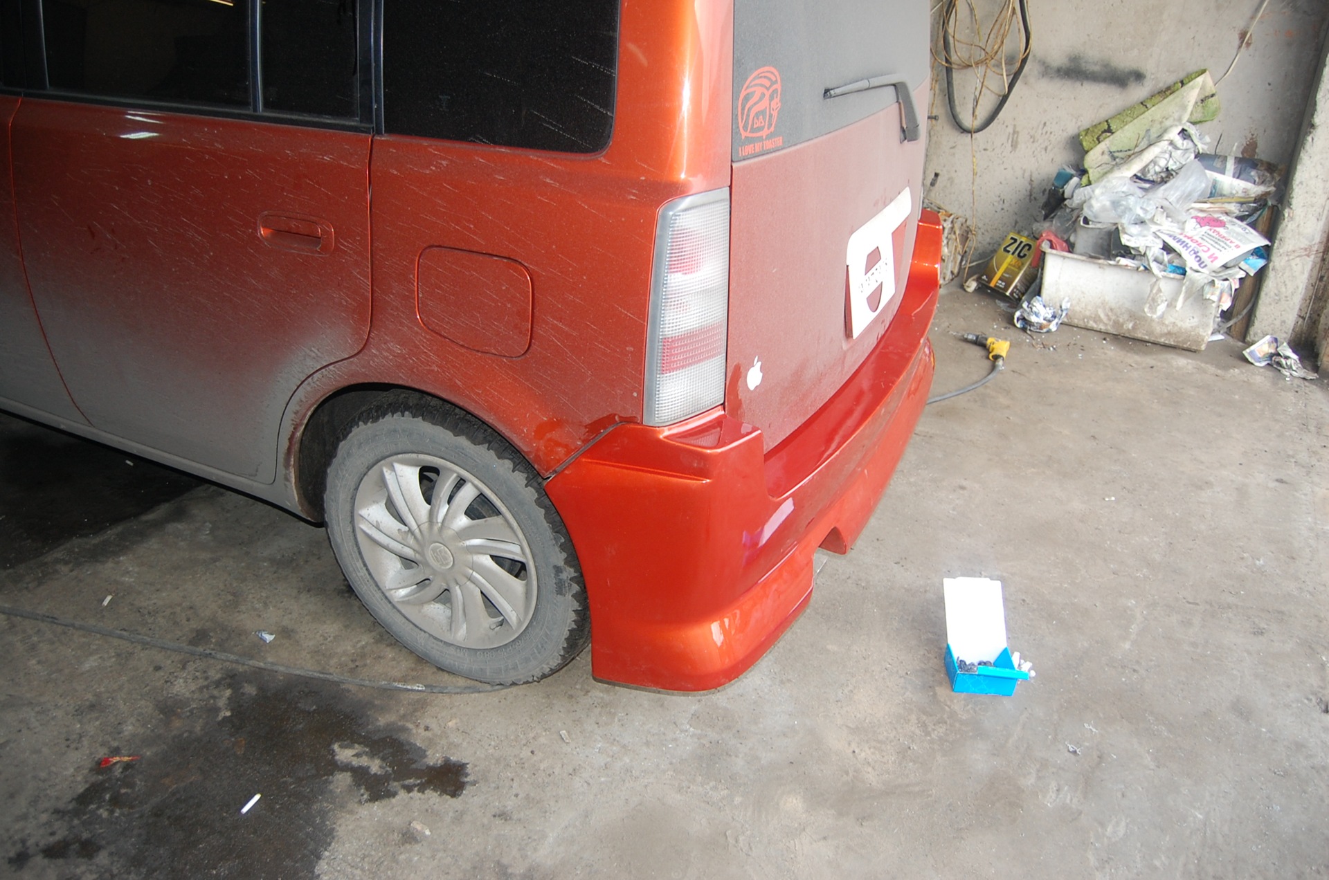 Installing Fabulos - Toyota bB 15L 2003