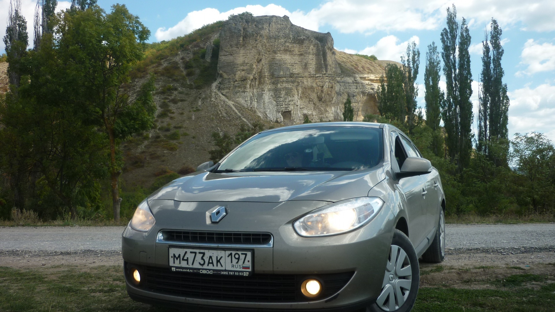 Рено крым. Renault Fluence 1. Renault Fluence Метелица. Рено Флюенс Крым. Рено Флюенс бортжурнал.