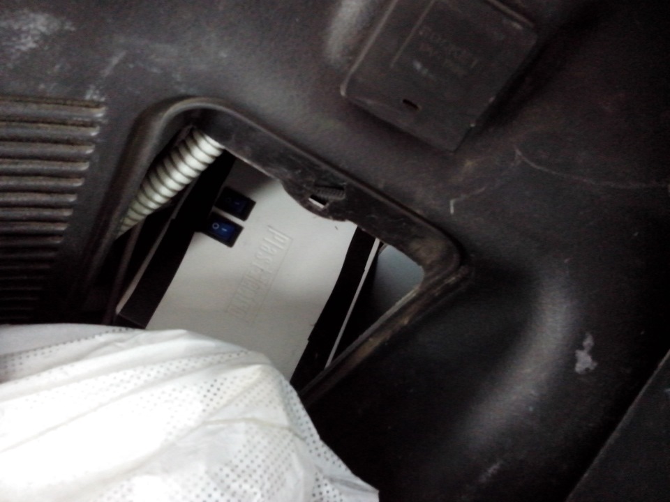 Блок в отсеке домкрата. — Great Wall Hover