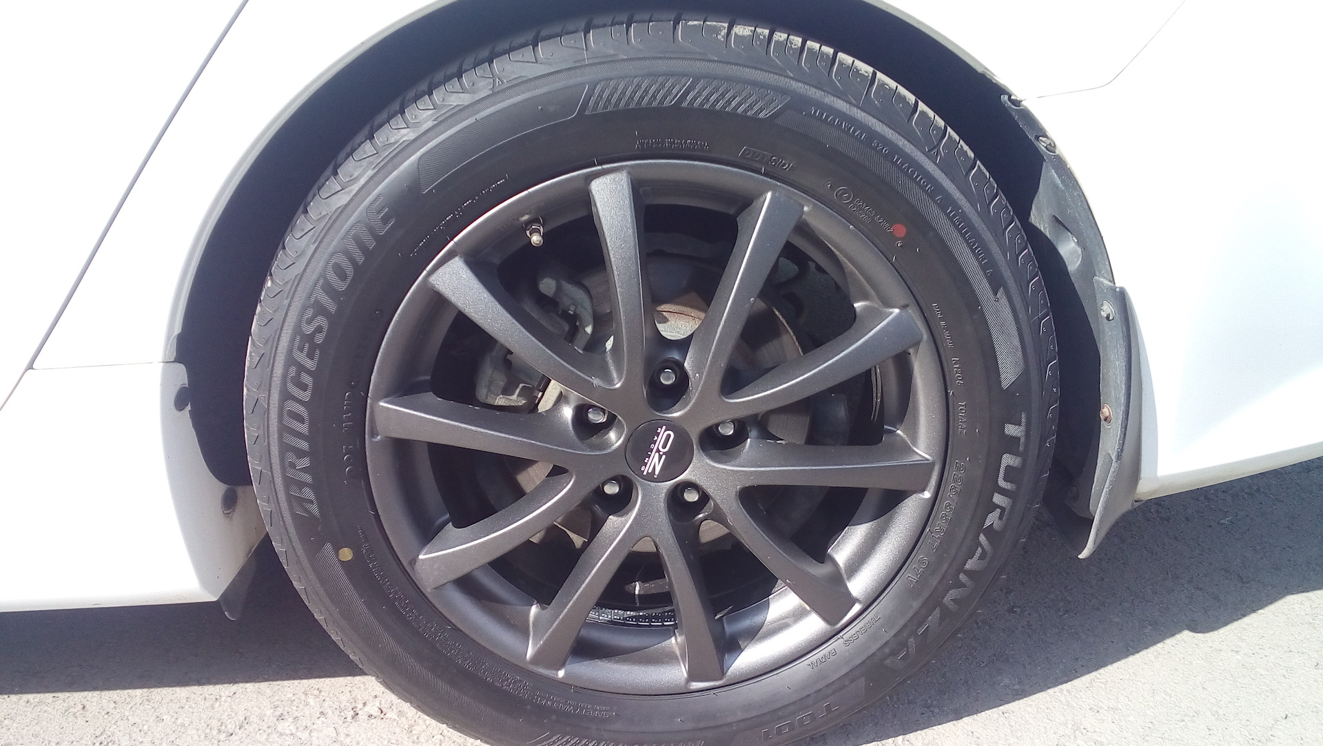 Зимние шины мазда 626. Mazda 6 gh резина 225/50 r16. Mazda 6 gg 225 50 r17. Какую резину ставят на мазду. Шины родные мазда 6 gj bridgestone.