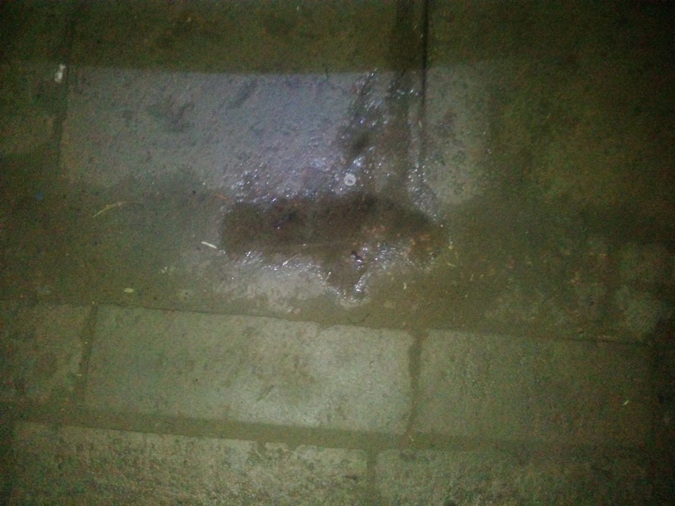 И всетаки она появилась. Отверстие в глушителе для удаления конденсата ...