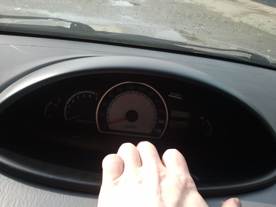 Меняем стандартные лампы на светодиоды и разбираем панель приборов ...