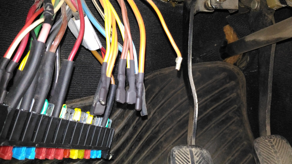 Блок предохранителей от волги 3110 на ваз 2106 — Lada 2106, 1,6 л, 1997 ...