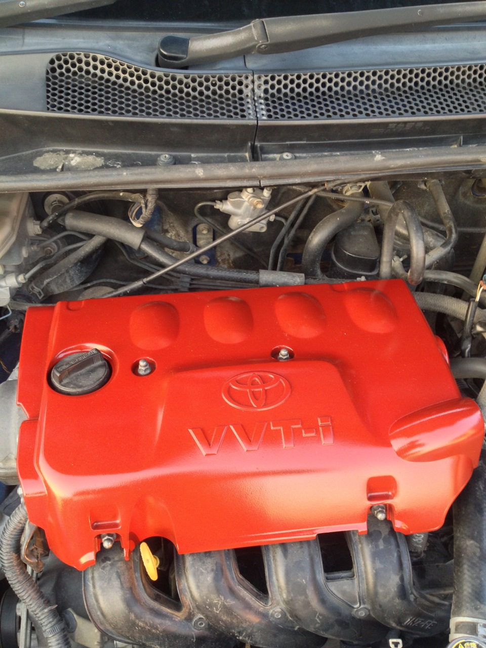 Подкапотка — Toyota Vitz (10), 1,5 л, 2001 года | стайлинг | DRIVE2