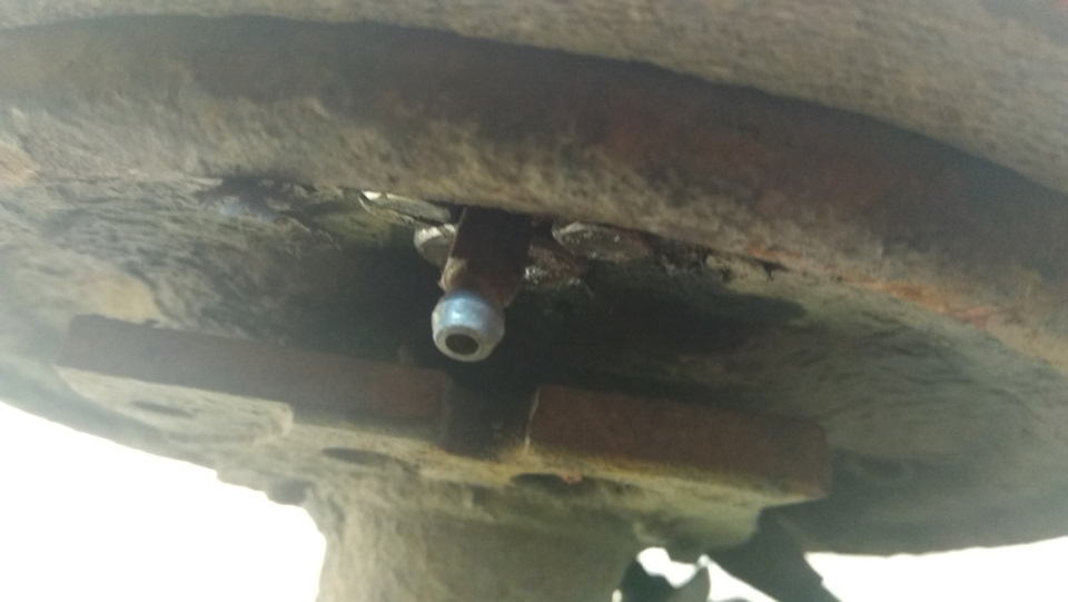 Замена задней тормозной трубки. вопрос по КПП — Audi 100 (C3), 2 л ...