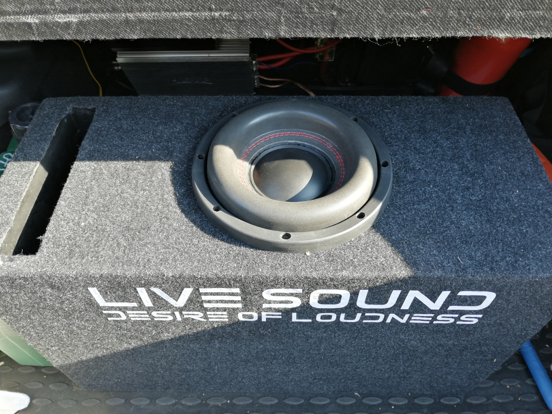 Установка саба в форд фьюжн. Автозвук для my summer car. Сабвуфер в май саммер кар. Май саб. Самый маленький сабвуфер в мире.