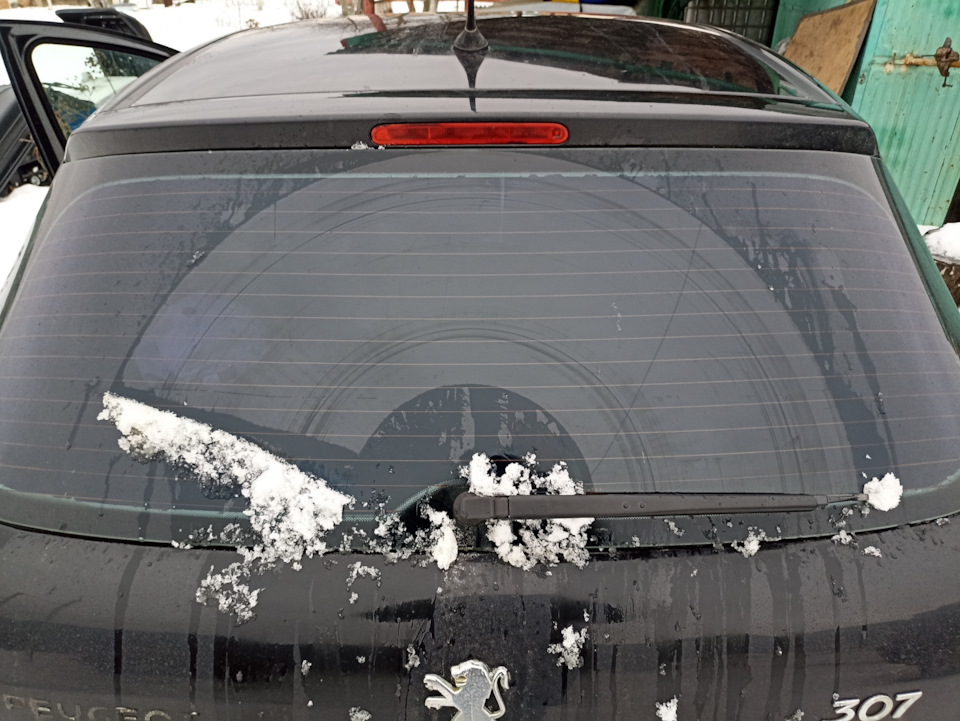 Поводок заднего дворника — Peugeot 307, 2 л, 2004 года | запчасти | DRIVE2