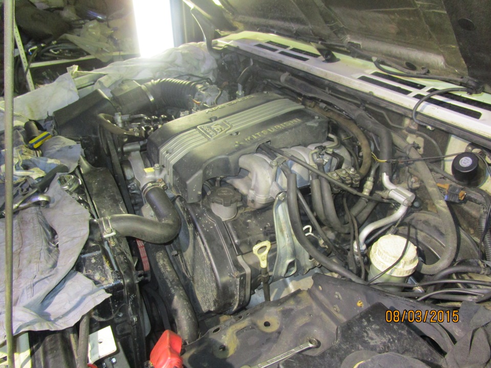 левый ряд газовых форсунок — Mitsubishi Pajero (2G)