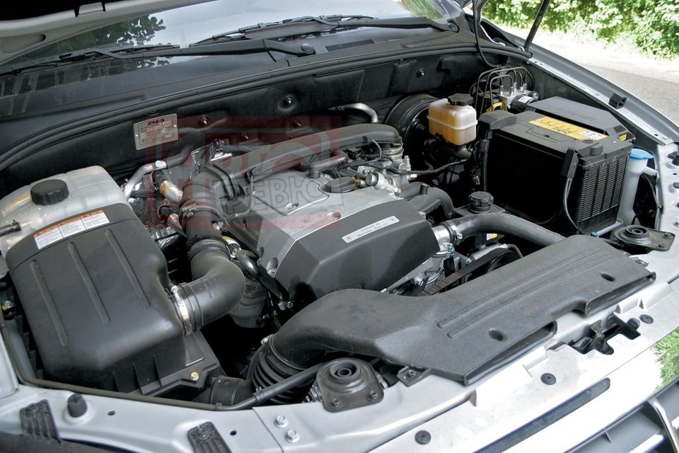 Двигатель саньенг актион бензин. Двигатель Кайрон 2.3. Санг енг Кайрон 2.3 бензин моторный отсек. Двигатель SSANGYONG Kyron 2.3 бензин. Двигатель Санг енг Кайрон 2.3.