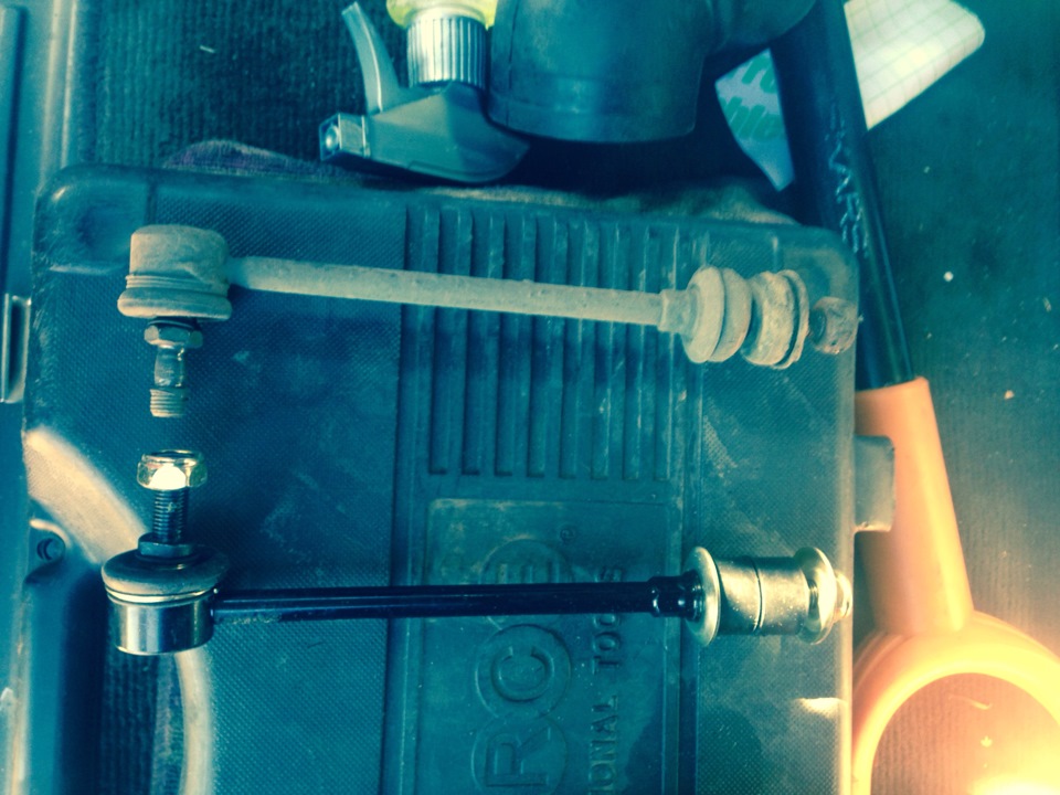 Замена задних стоек стабилизатора — Nissan Pathfinder (2G), 3,3 л ...