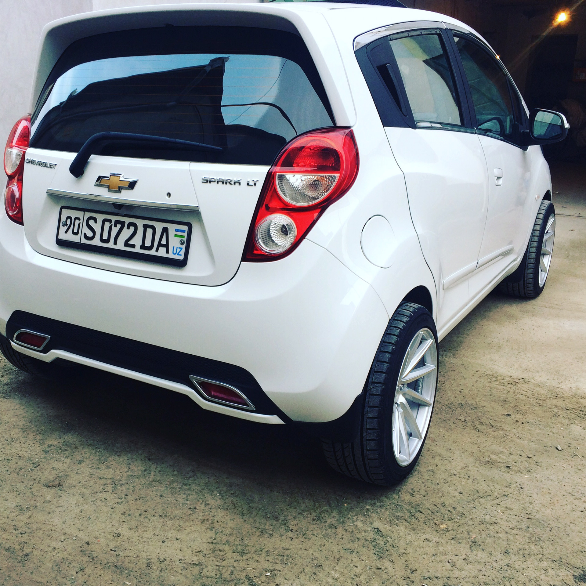 Задние фонари ravon r2. Chevrolet spark spoiler 2021. Дефлектор шевроле спарк м200. Chevrolet spark задние двери. Chevrolet spark задний парктроник.