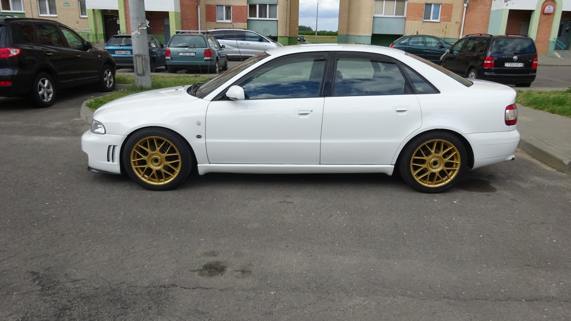 Белая на золотых BBS — Audi A4 (B5), 2,7 л, 1995 года | колёсные диски |  DRIVE2