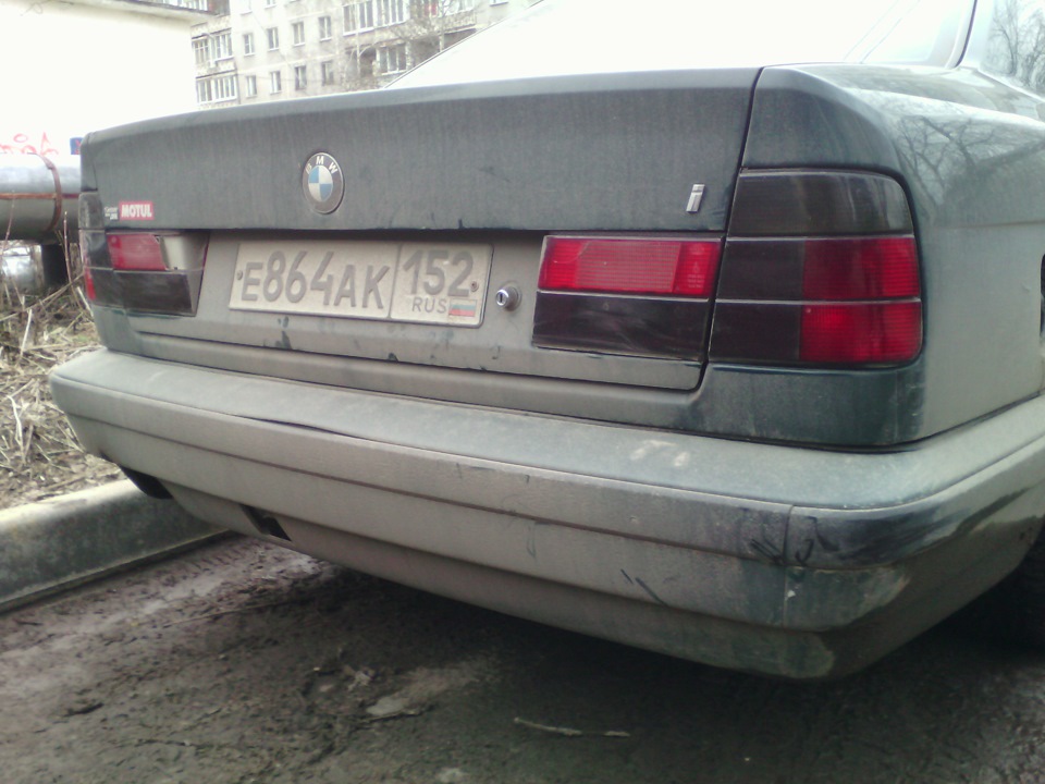 Задняя оптика. вид на машине. — BMW 5 series (E34), 2 л, 1992 года ...