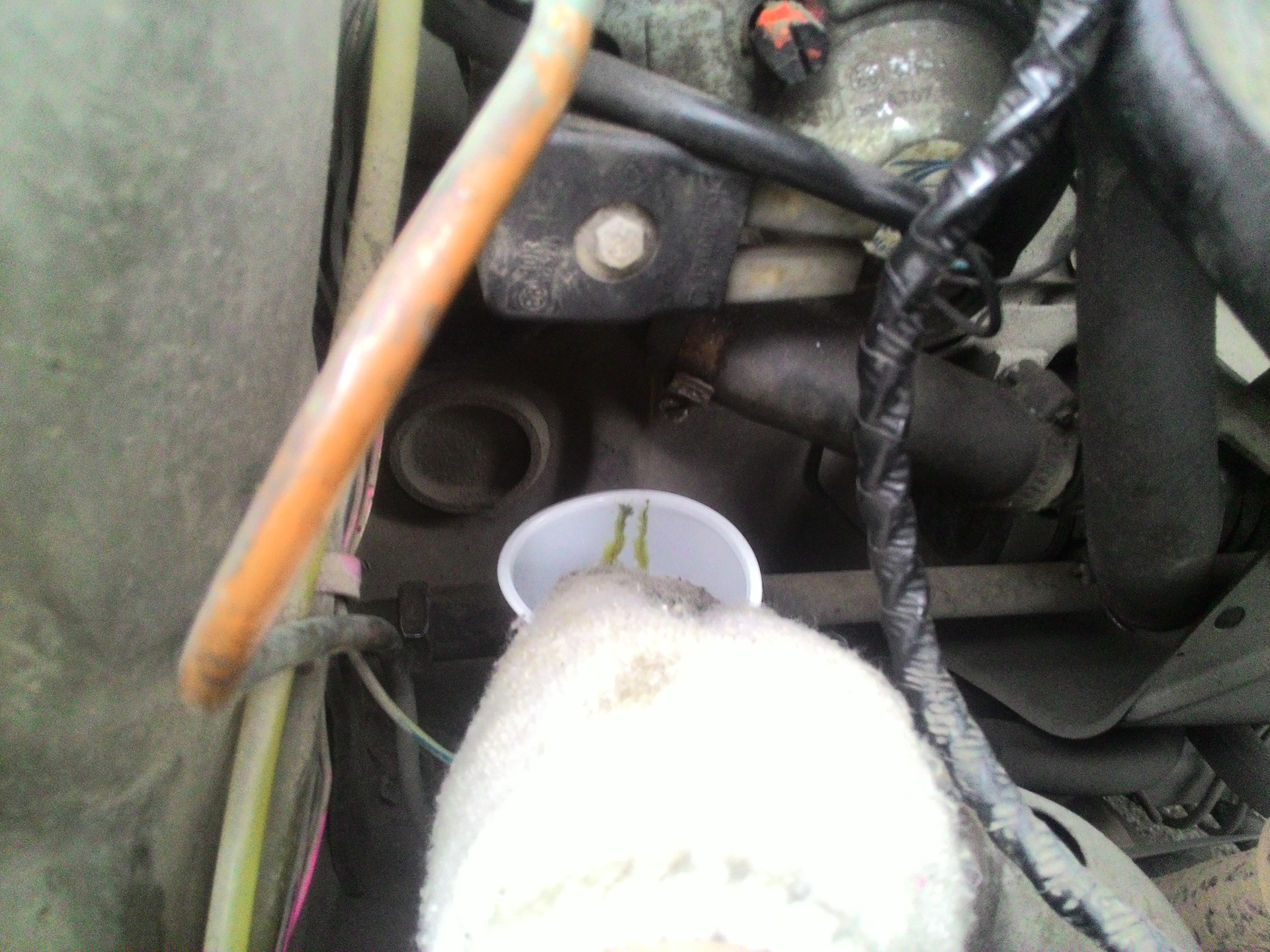 Замена фильтра ГБО и слив конденсата с газового редуктора — Lada 21093i ...