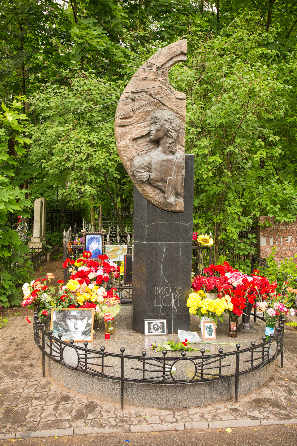 Богословское кладбище Санкт-Петербург Цой