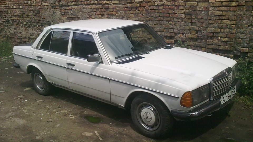 Автомобиль мерседес w123