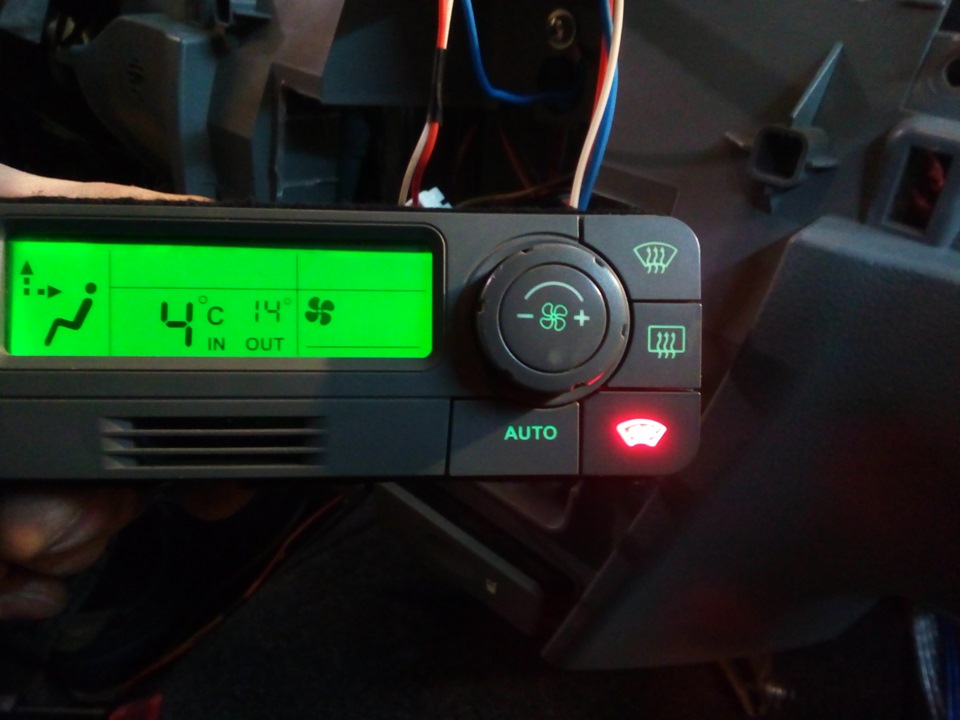 Включен обогрев стекла — ГАЗ 24