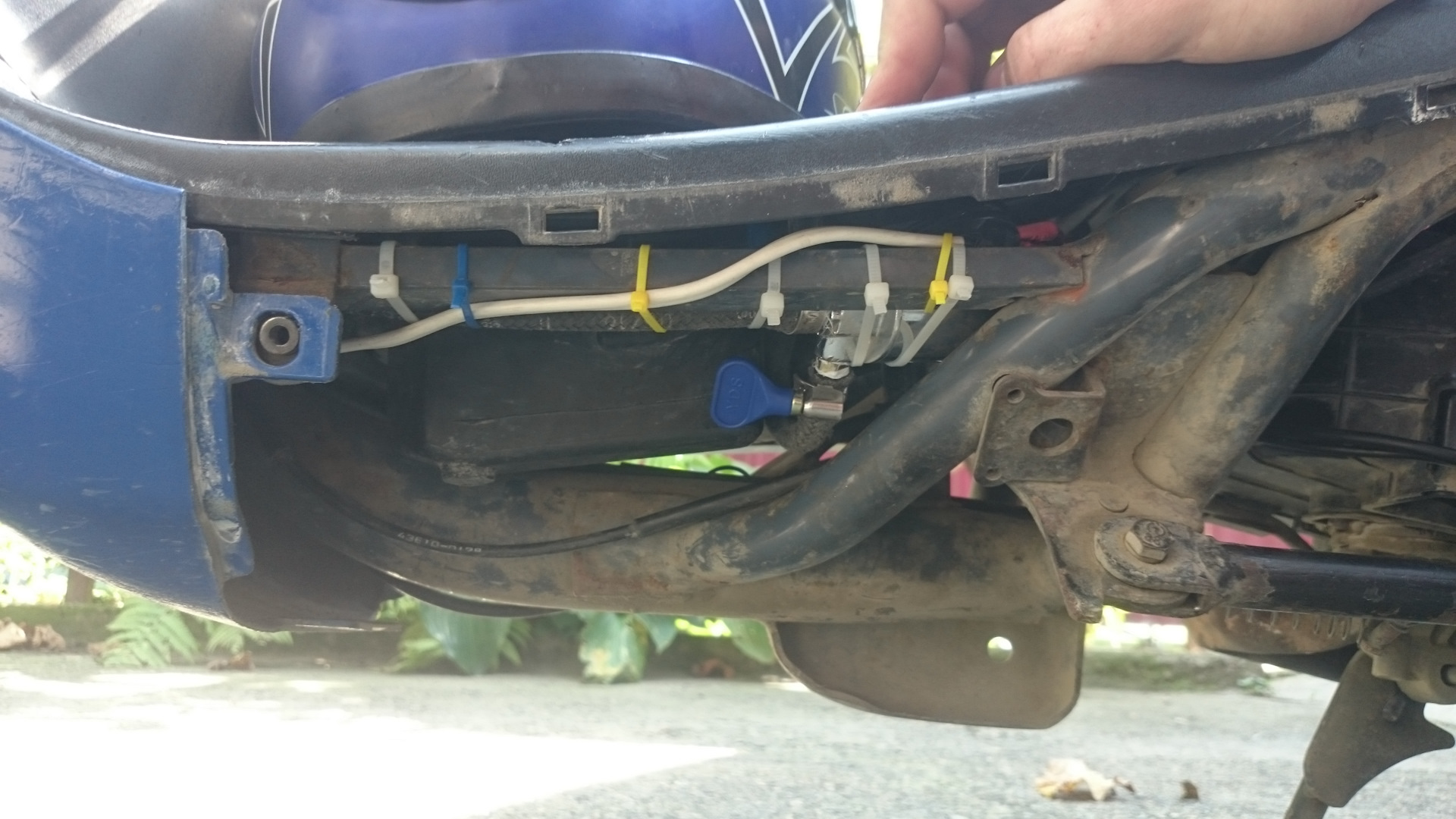 КАМАЗовский сигнал на мопед или дело было вечером делать было нечего ...