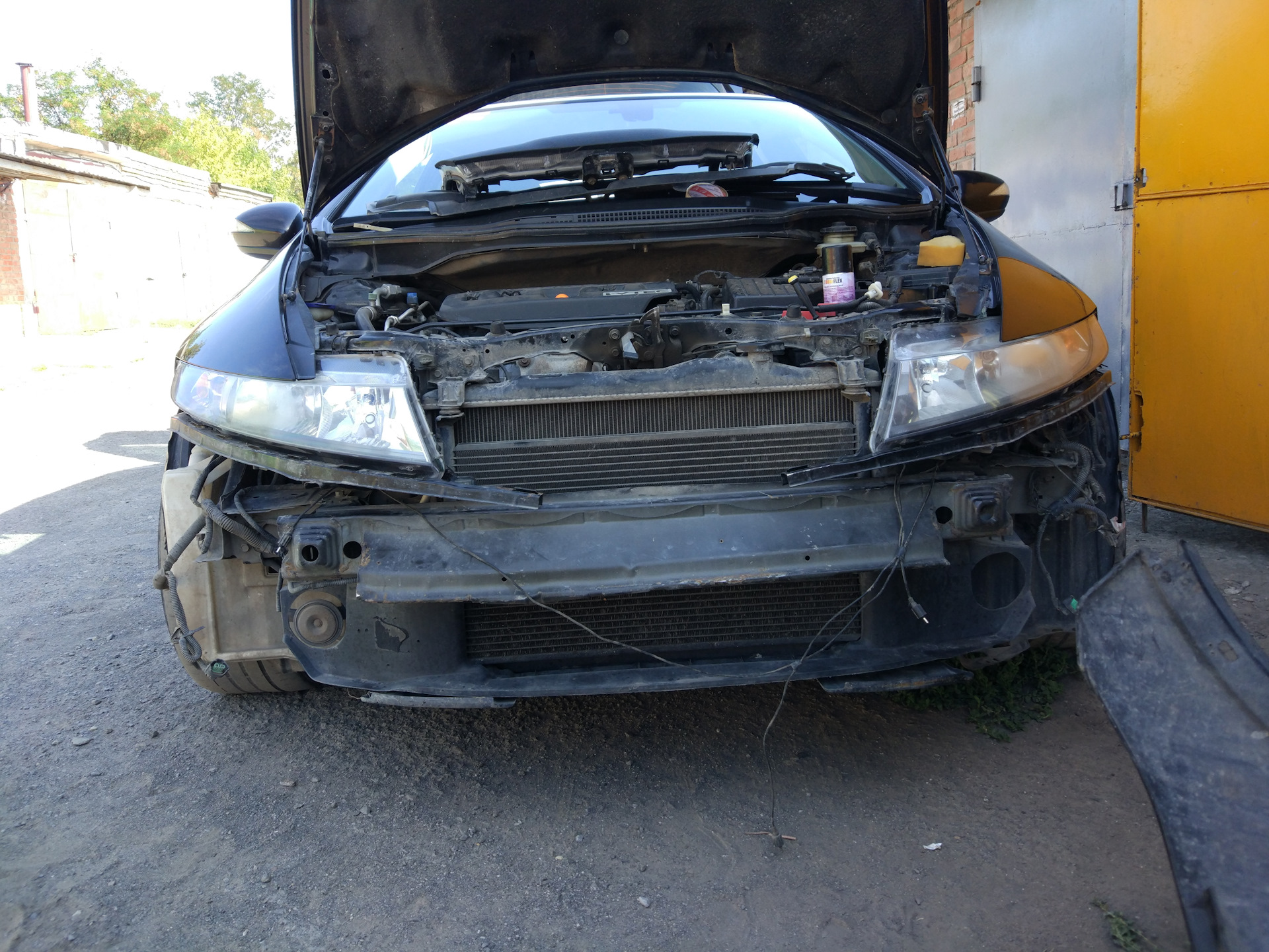 Заводской ксенон хонда цивик 2004. Габаритные огни цивик 4д. Снятие переднего бампера цивик 5д. Снятие переднего бампера хонда цивик 4д. 2001 honda civic headlight installation.