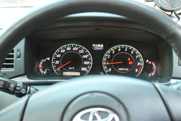 Взгляд водителя на приборную панель. Дороги то не видно. — Toyota Corolla RunX