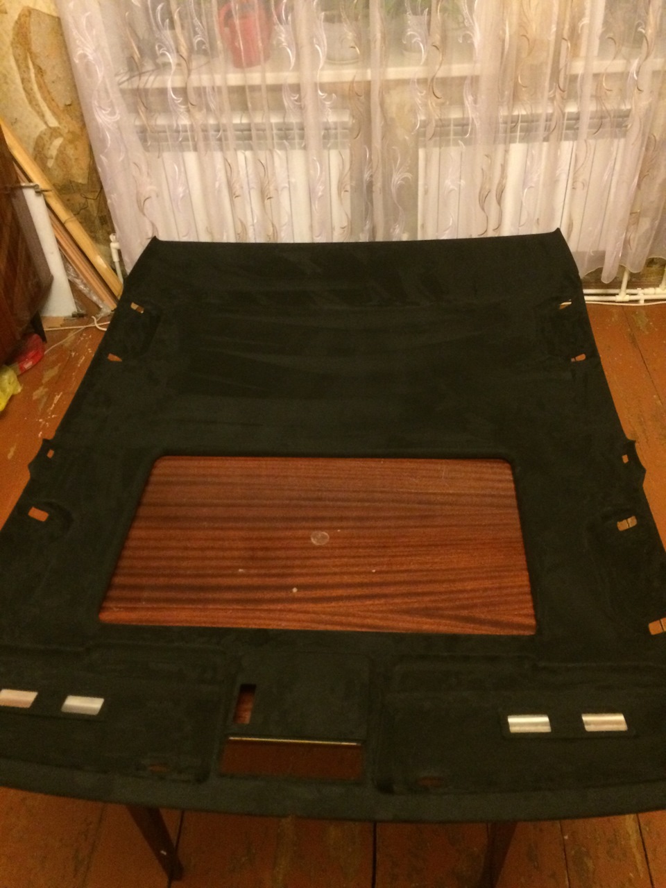 решил перетянуть потолок и стойки черной алькантарой. — BMW 7 series ...