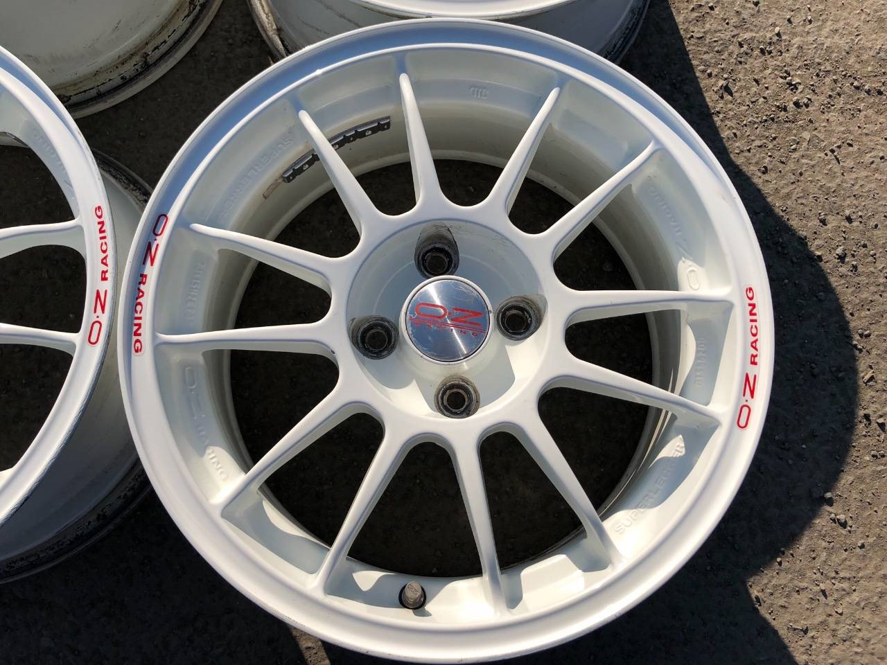 10 x 100 x 4 100. Диски oz Racing r15 4x98. Oz Racing Superleggera r15. Диски oz Racing r15. Oz Racing диски r15 литье.