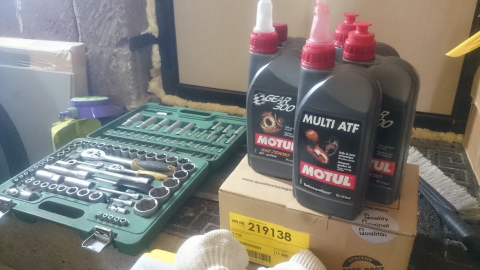 Марка масла в акпп. Motul в АКПП Camry 50. Motul 75w140. Масло АКПП w140. Инфинити ex37 масло в раздатку.