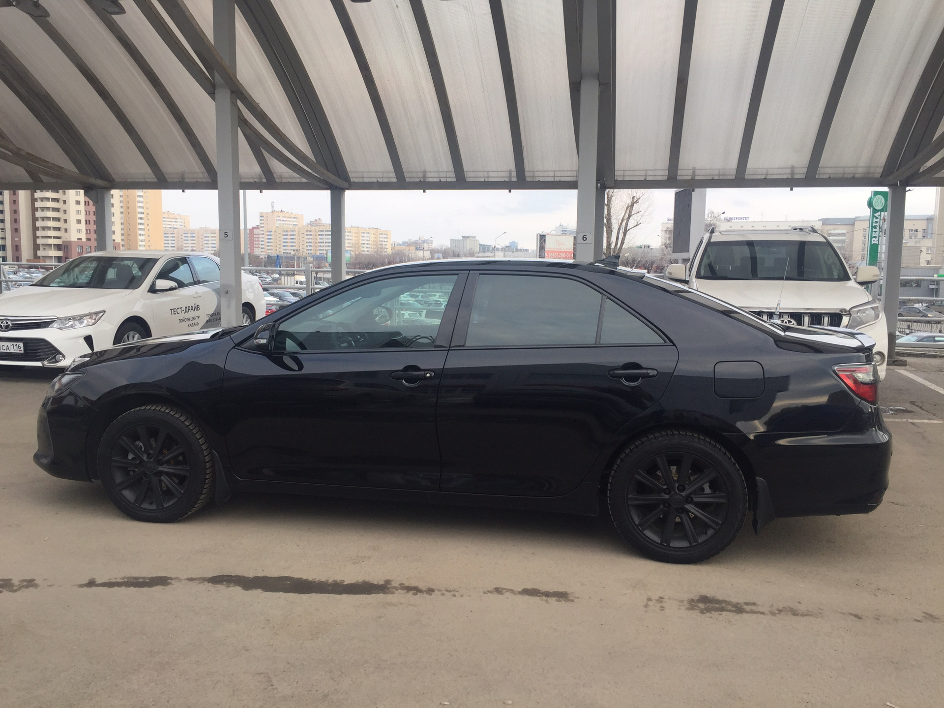 Камри на черных дисках фото Диски тест и фото после мойки - Toyota Camry (XV50), 2,5 л, 2014 года мойка DRIV