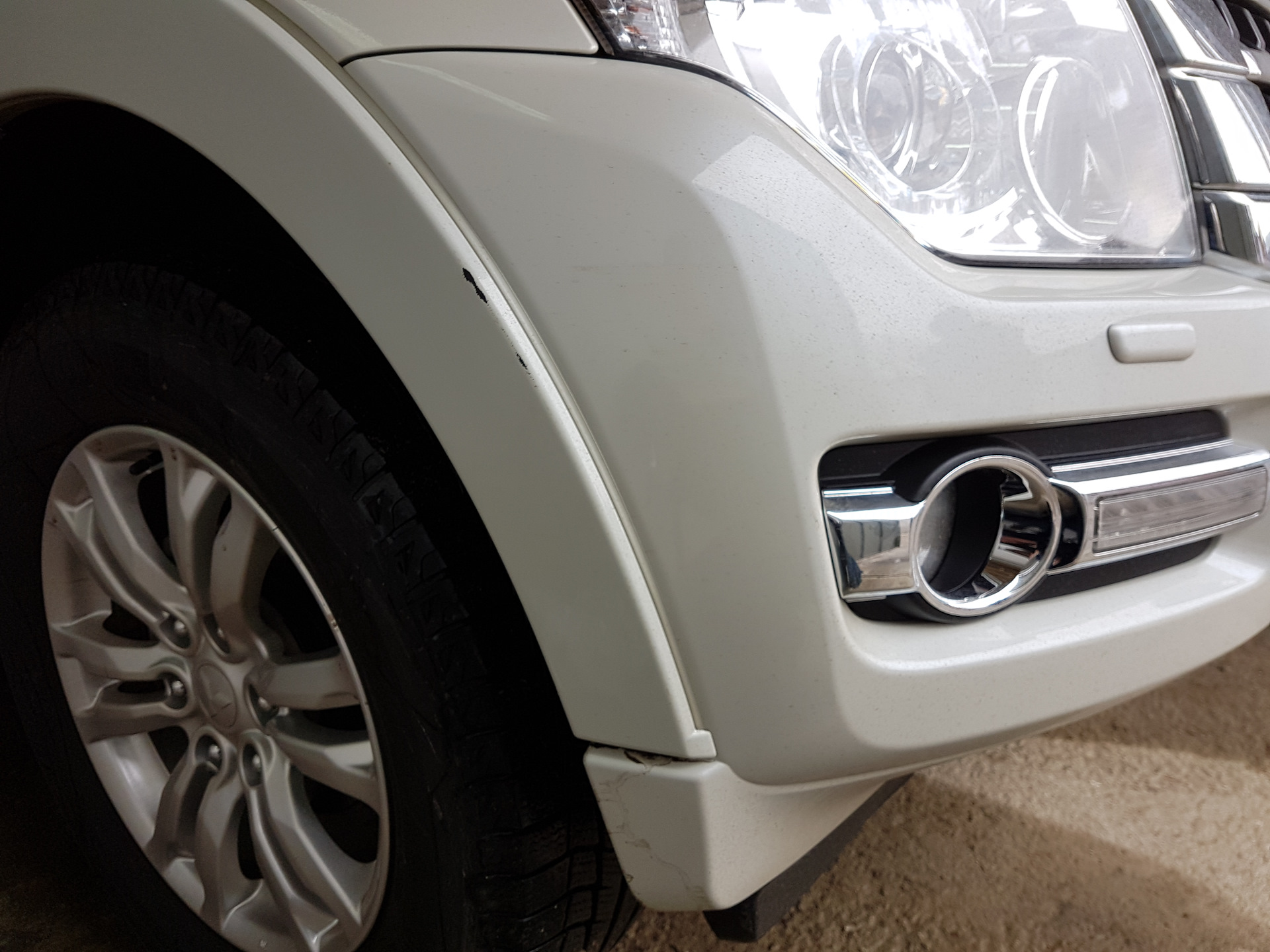 Замена расширителя крыла Pajero IV — Mitsubishi Pajero (4G), 3 л, 2015 ...