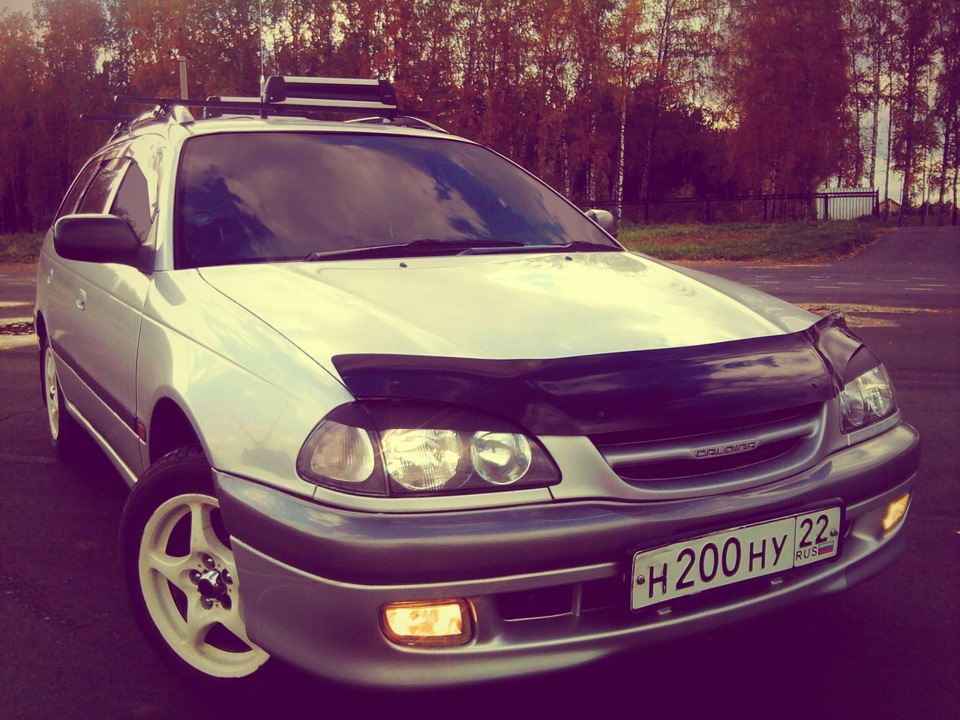 Тойота калдина благовещенск. Линзы в Caldina 210. Caldina Avensis. Калдина 210 на литье. Тойота Авенсис Калдина.