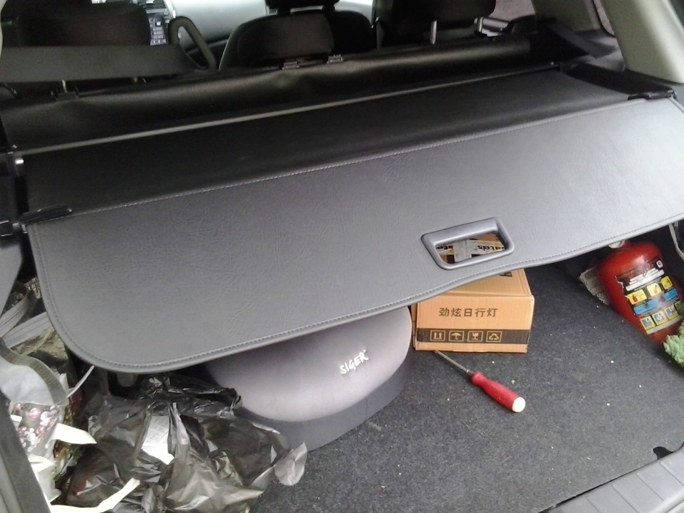 Размеры шторки багажника. Шторка багажника ASX 2014. Шторка багажника Митсубиси ASX. Рулонная шторка багажника ASX. Mitsubishi ASX 2022 шторка на багажник.