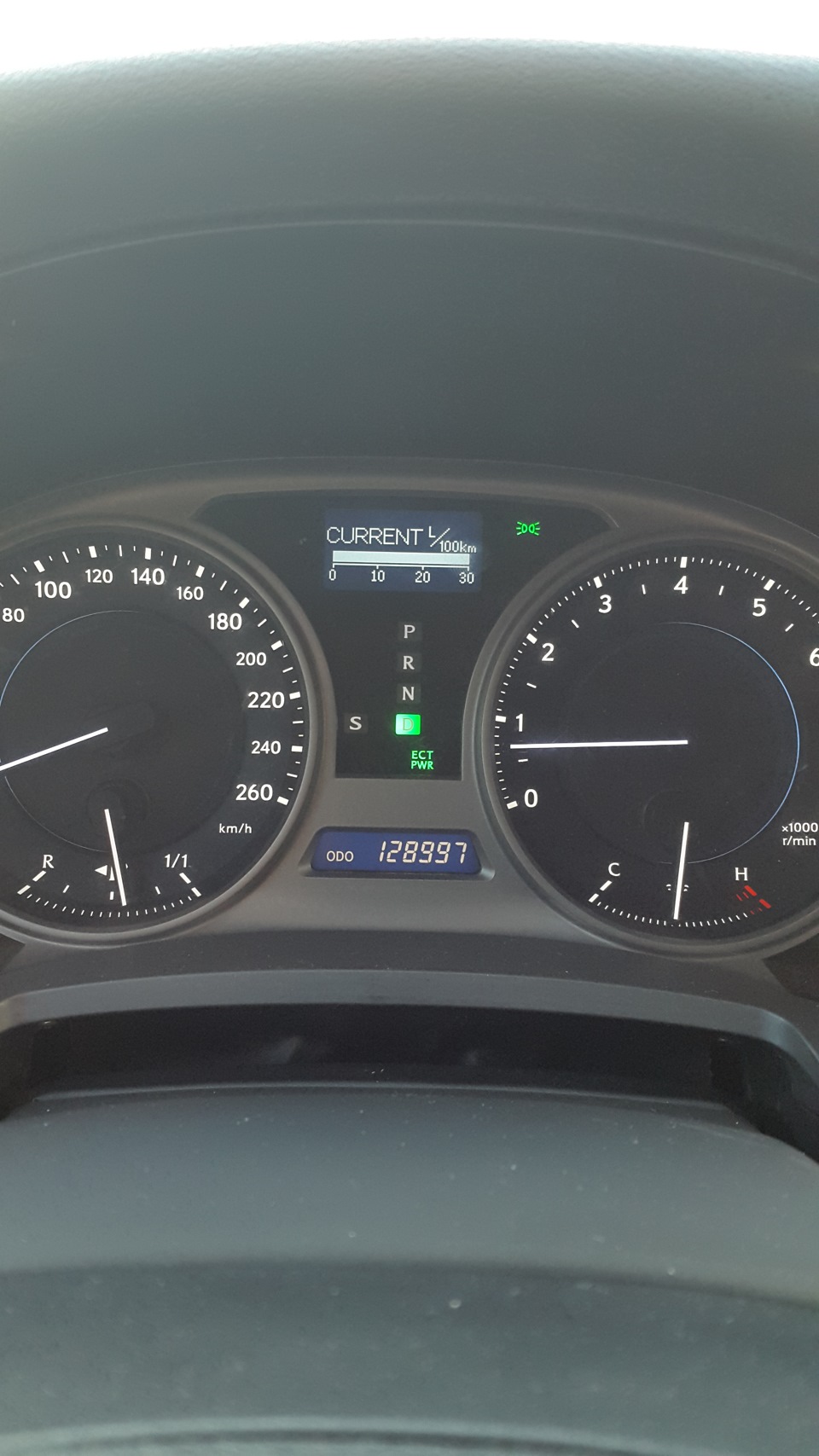 Парни скажите у всех на холостых такой расход топлива? ?или это тока у ...