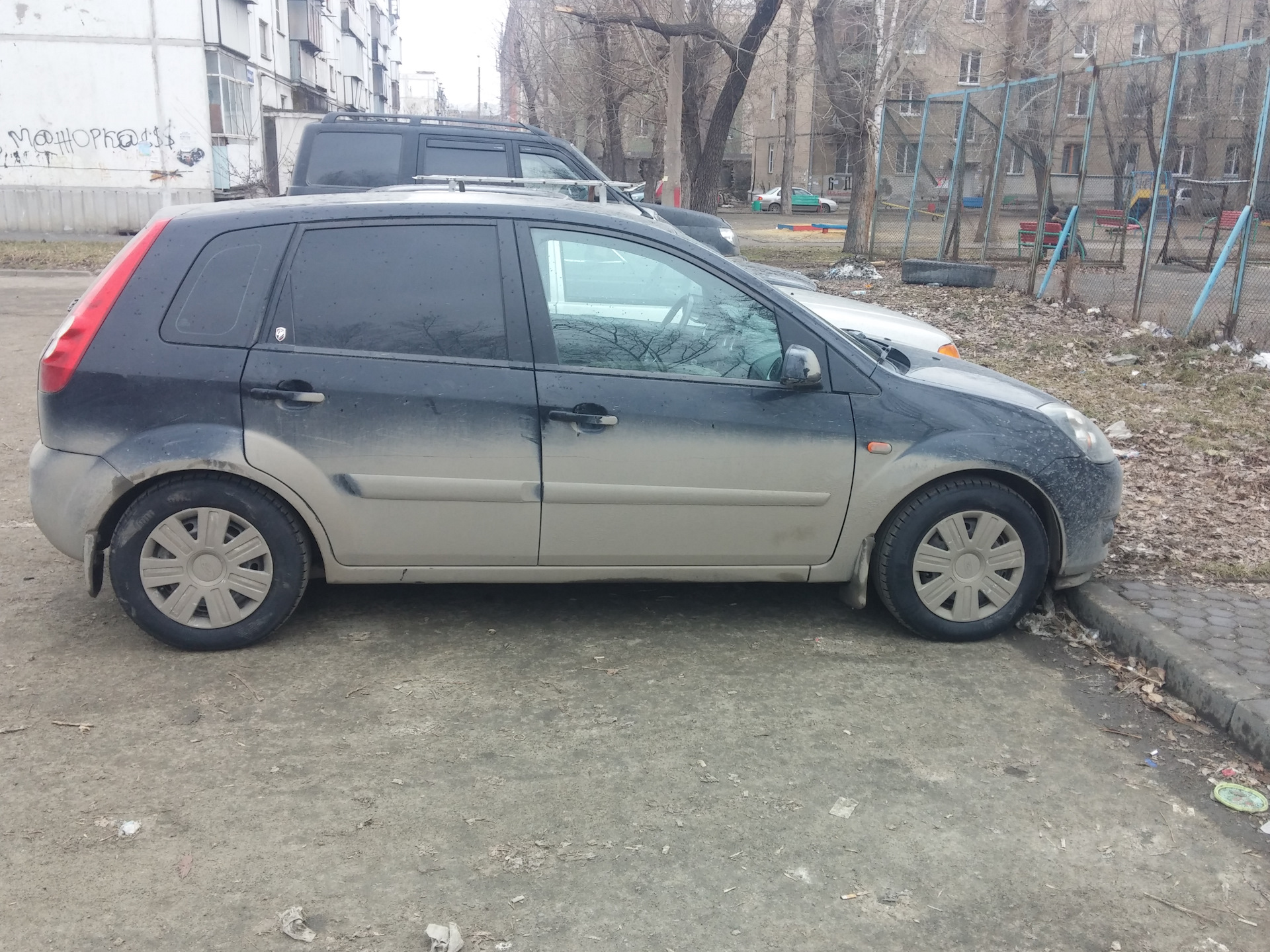 Сontinental ecocontact 5 185/65 r14 + багажник на крышу — Ford Fiesta (Mk  V), 1,6 л, 2007 года | шины | DRIVE2