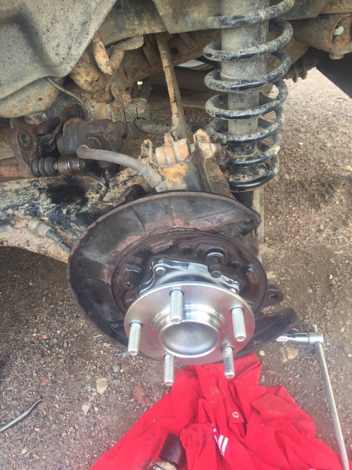 Замена задних ступичных подшипников и тормозов. — Mitsubishi Lancer X ...