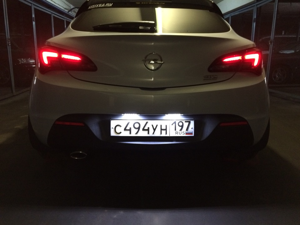 Подсветка номерного знака — Opel Astra J GTC, 1,4 л, 2011 года | другое ...