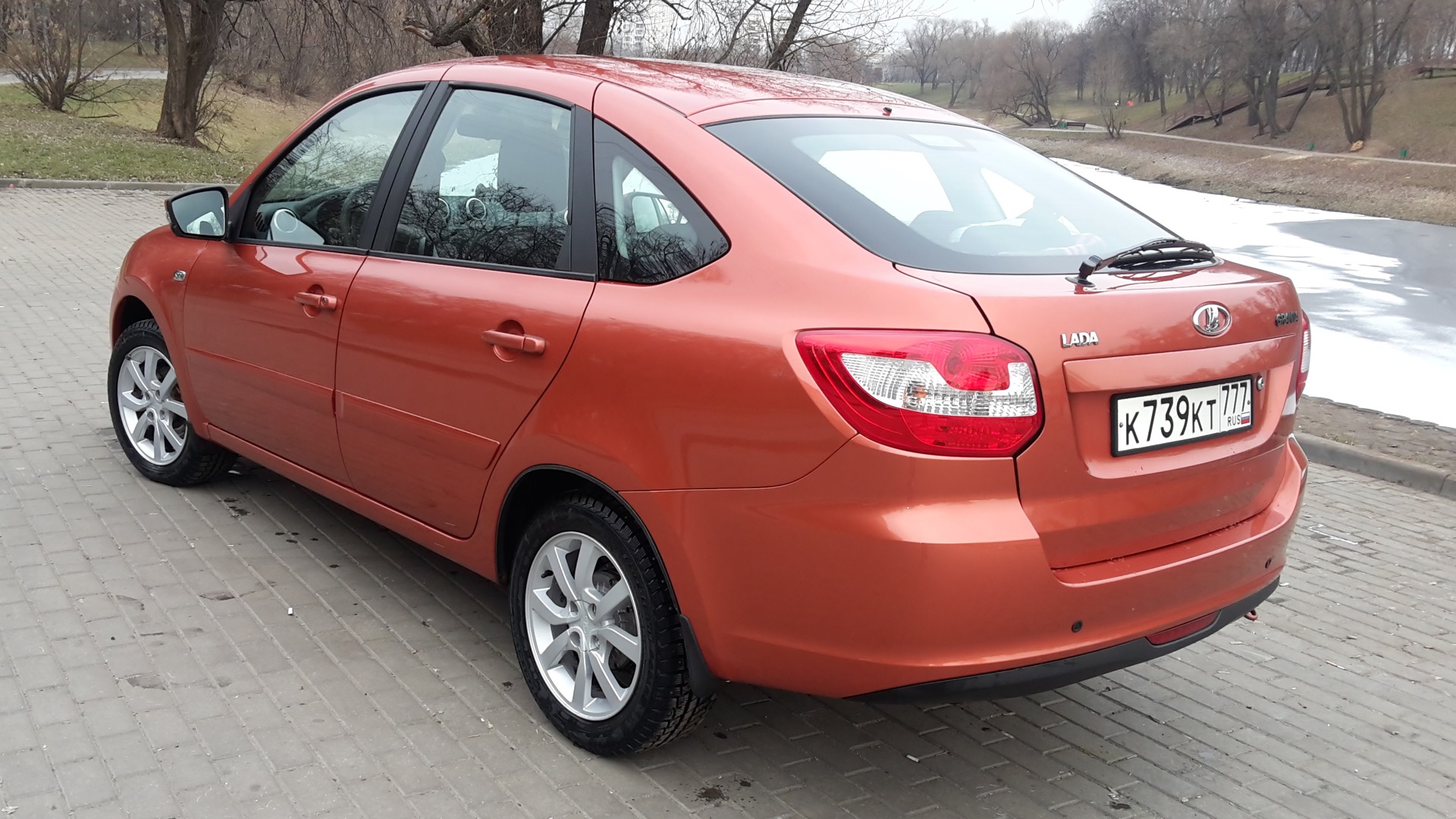 Lada Гранта лифтбек 1.6 бензиновый 2014 | Апельсин) на DRIVE2