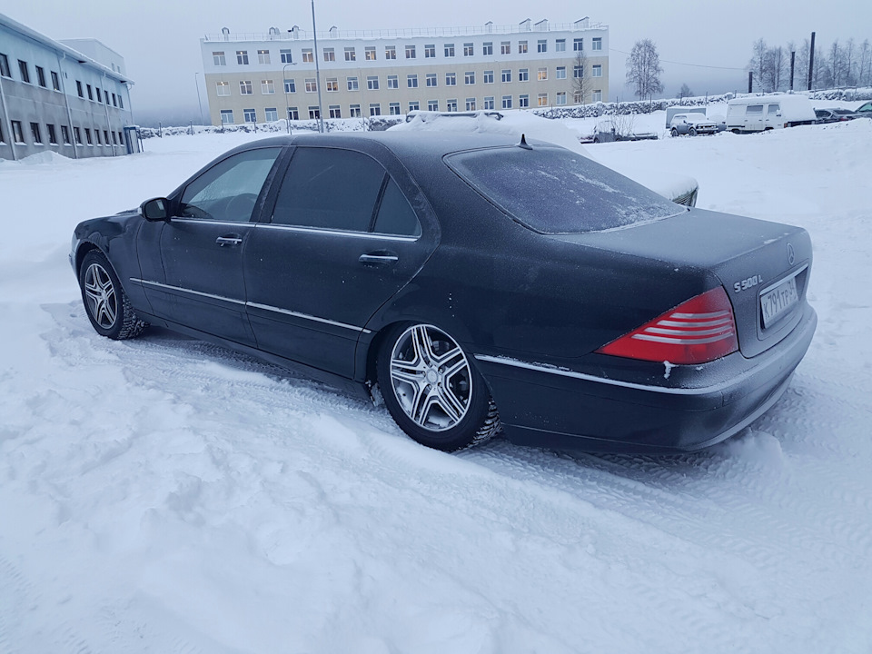 Мерседес опускается на пневмо