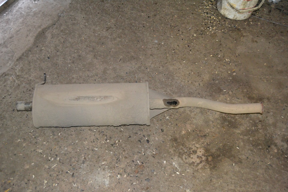 [44] Замена прогоревшего глушителя на новый. — Lada Калина хэтчбек, 1,6 ...