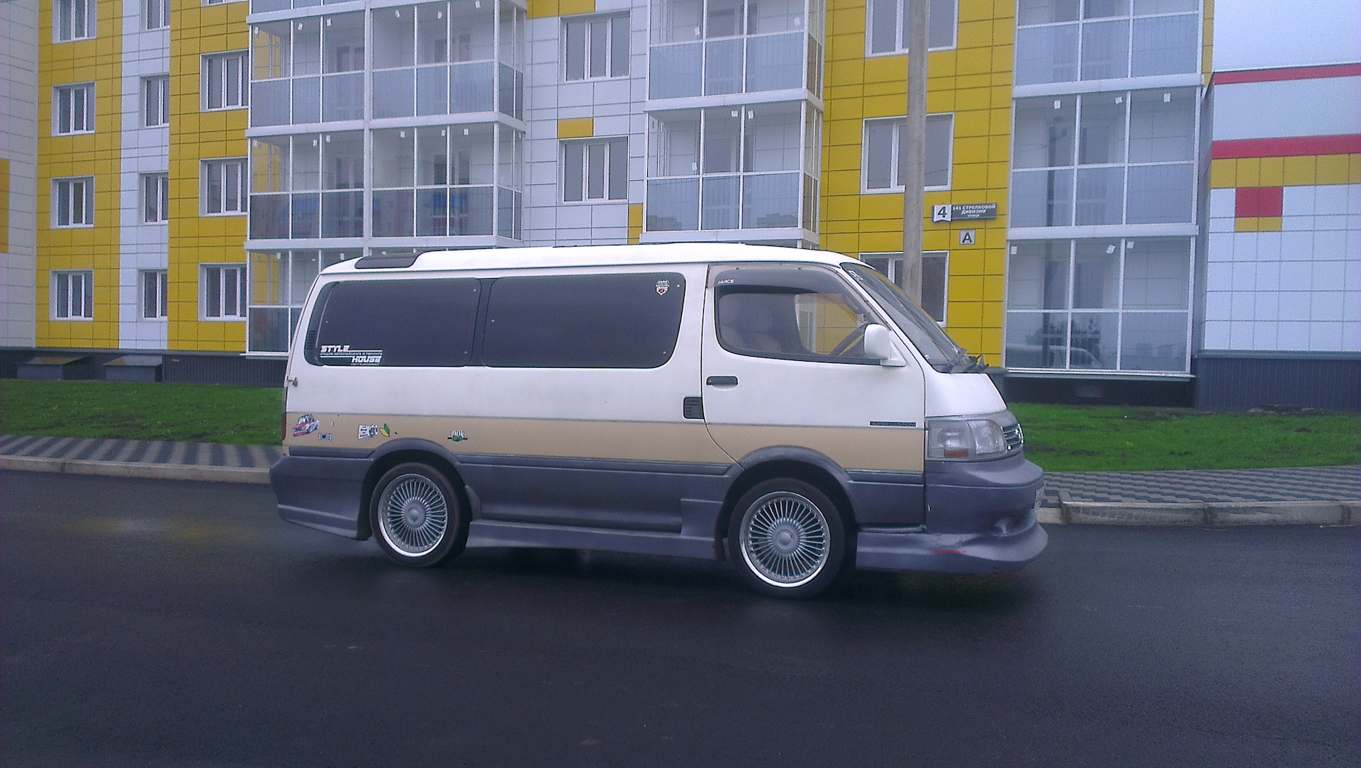 Hiace диски. Toyota Hiace h100. Toyota Hiace 2,4. Toyota Hiace 100 кузов. Toyota Hiace h300.