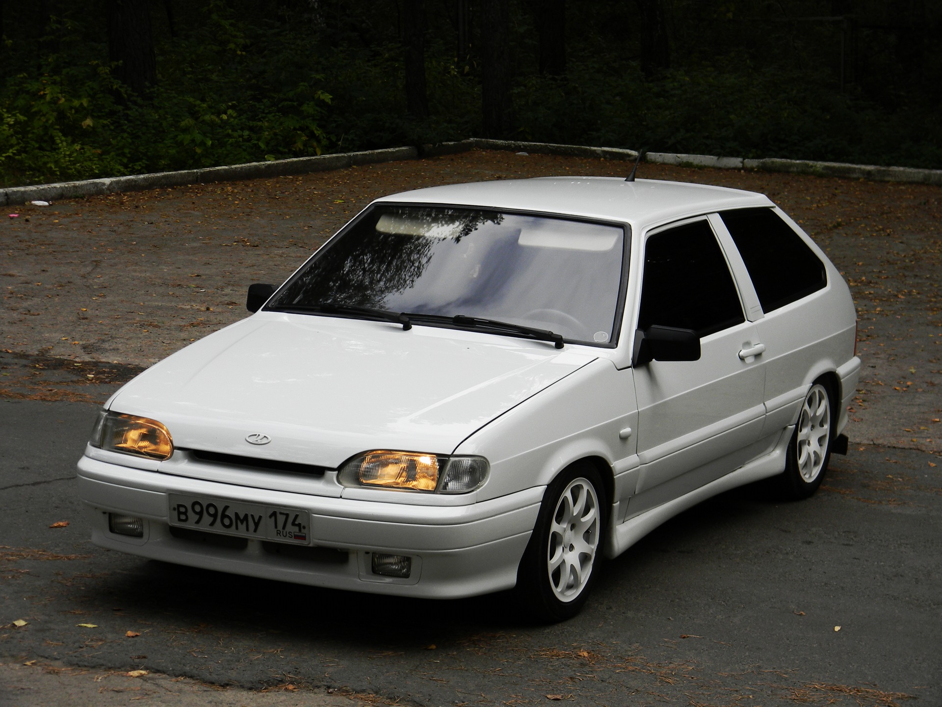 Белые низкие машины. ВАЗ 2113. ВАЗ 2113 белая матовая. ВАЗ 2113 белая зимой